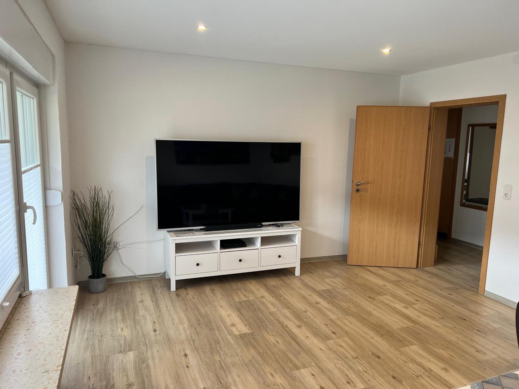 Ferienwohnung Wippsteert - 5 Sterne - Mit Balkon Und Pkw Stellplatz Emden Esterno foto